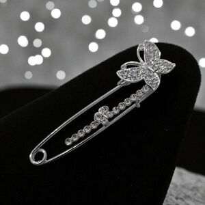 🔥Silver Butterfly Brooch with Crystals🔥